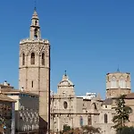 Apartment Baron Reina *