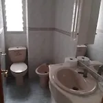 Grande En Piso Compartido Con 2 Adultos בית אירוח