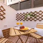 Florit Flats - The Apolo Daire Valensiya