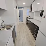 Centrico En Proximo Parada De Metro Angel Guimera Lägenhet *