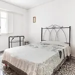 Private In Shared Workstay Valencia