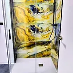 Ξενοδοχείο με διαμερίσματα Ynfinity