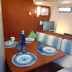 Velero Whimsy Botel *
