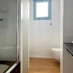 Stylish Well-connected Beachfront Flat *