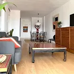 Lejlighed Stylish Well-connected Beachfront Flat *