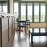 Stylish Well-connected Beachfront Flat Lejlighed