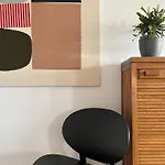 Stylish Well-connected Beachfront Flat Lejlighed *