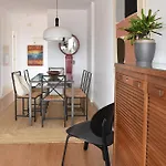 Stylish Well-connected Beachfront Flat