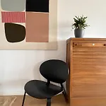 Stylish Well-connected Beachfront Flat Lejlighed