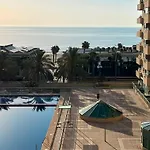 Lejlighed Stylish Well-connected Beachfront Flat *