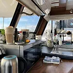 Botel Barco Muy Espacioso Con Dos Terrazas Centro!!