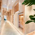 Colo Colo - Single Private Beds Hostel *