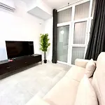 Comfort Near Metro, 2 Bed, 1 Bath *