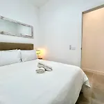 Comfort Near Metro, 2 Bed, 1 Bath * Valencia