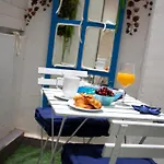 Singularstays Center *