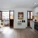 Singularstays Center