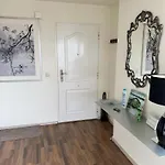 Spacious In With Sea View - 160 Sqm Apartment