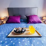 Appartement Queen Apt, 2min To Beach, Terrace, 3bd, 6pax *