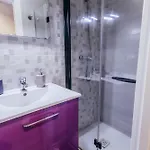 Appartement Queen Apt, 2min To Beach, Terrace, 3bd, 6pax *