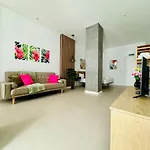 Planas 3 Designer Aparment With Terraza In Ruzafa Soho *