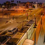 Cabanal Beachfront - 1 Min To Sea, Ac, Smarttv, Balcony