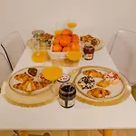 Apartamento Cabanal Beachfront - 1 Min To Sea, Ac, Smarttv, Balcony *