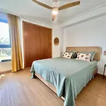 Апартаменты Beachfront Family *