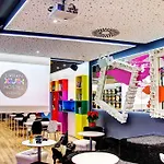 Urban Youth Hostel *