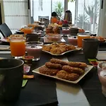 Angel Guimera & Breakfast