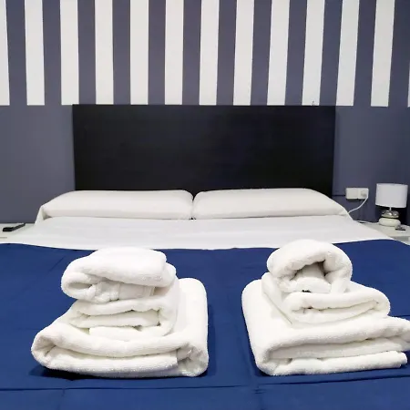 Flats Friends Plaza De La Reina Affittacamere