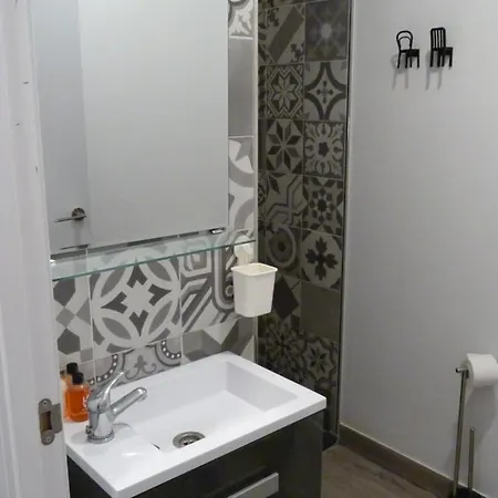 Pequeno Con Mini Piscina - No Climatizada 아파트 *