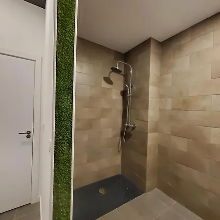 Small And Cozy - G *