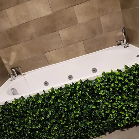 Small And Cozy - G *