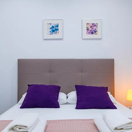 Spacious Clean&colorful Quiet Zone Apartamento