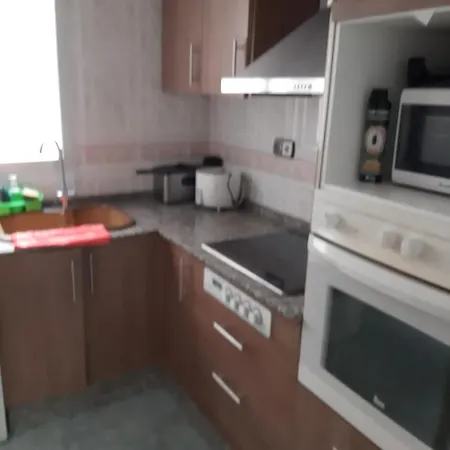 Pequena En Piso Compartido Con 2 Adultos 民宿 *