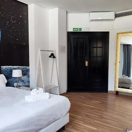 Flats Friends Plaza De La Reina 4*