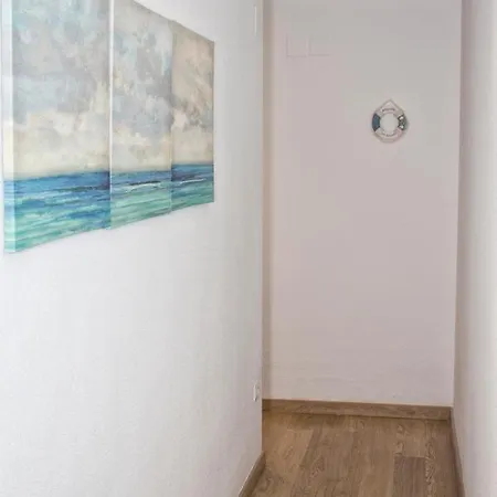 Spacious And Modern Apartment Close To The Beach!