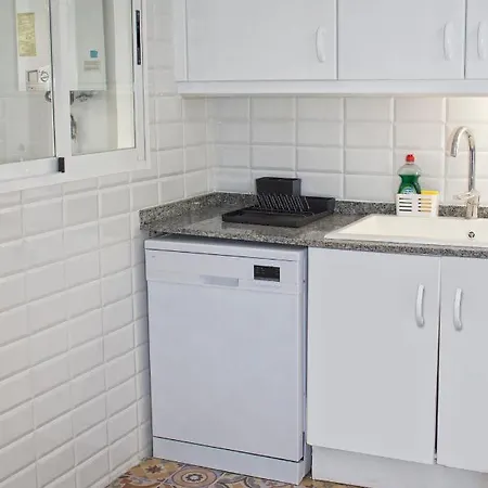 Spacious And Modern Apartment Close To The Beach! Appartement