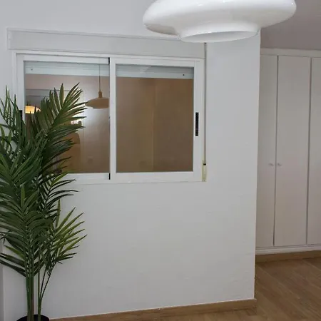 Spacious And Modern Apartment Close To The Beach!