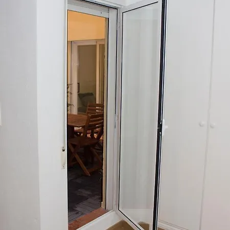 Spacious And Modern Apartment Close To The Beach!