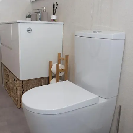 Spacious And Modern Apartment Close To The Beach!