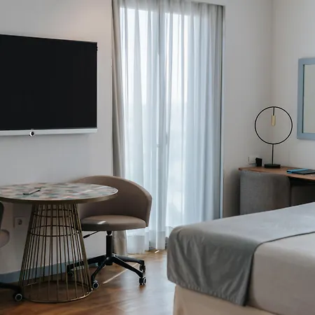 Neptuno Playa & Ξενοδοχείο 4*