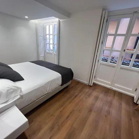 Old Town Flats Casa Del Bisbe Apart Otel