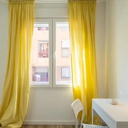 Modern, Stylish With Balcony Valenza