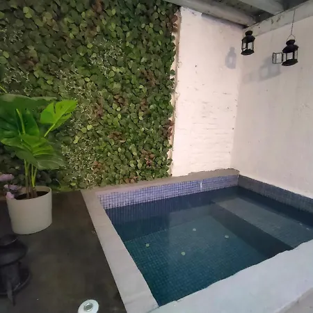 Pequeno Con Mini Piscina - No Climatizada 아파트