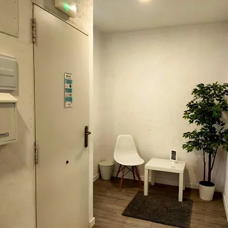 아파트 Pequeno Con Mini Piscina - No Climatizada *