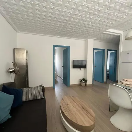 Modernized 3-bedroom Flat 500m To The Valencia