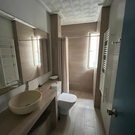 Apartman Modernized 3-bedroom Flat 500m To The Valencia