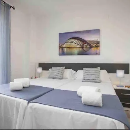 شقة Cozy Flat Near Torres De Serrano Modalidad 11 Noches Minimo O Mas فالنسيا
