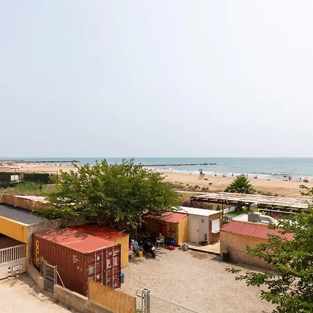 Isola Beachside Apartamento *